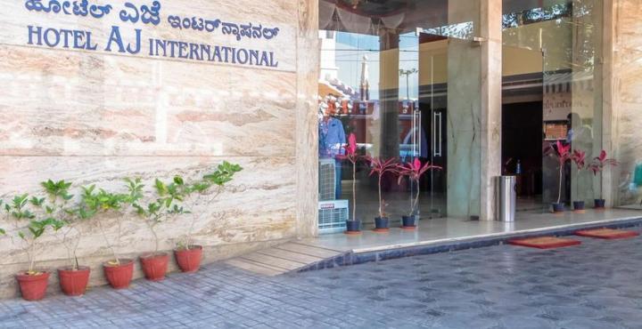 Aj International Hotel Bangalore Esterno foto
