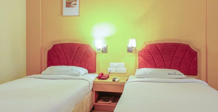 Aj International Hotel Bangalore Esterno foto