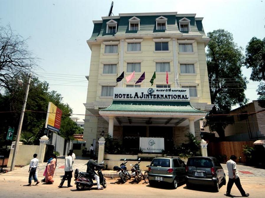 Aj International Hotel Bangalore Esterno foto
