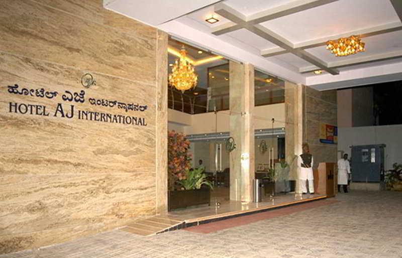 Aj International Hotel Bangalore Esterno foto